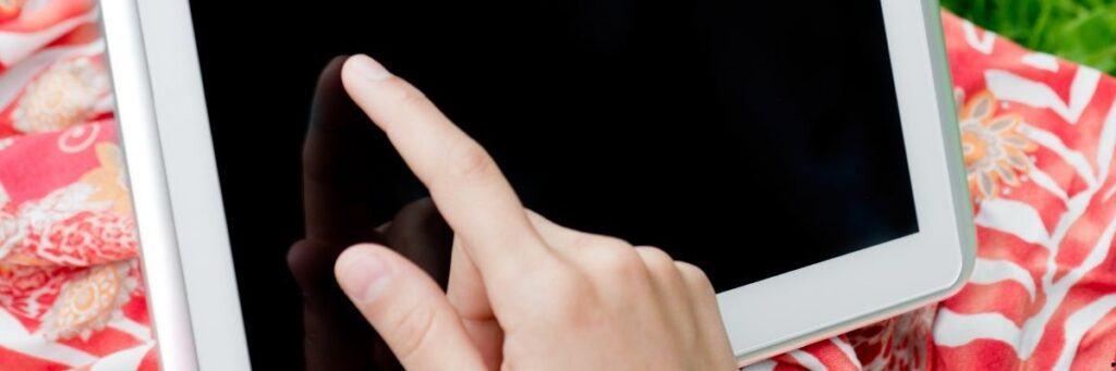 Dijital Minimalizm: Bilgi Kalabalığından Kurtulup Ruhsal Sadelik Yaratmanın Yeni Yolu